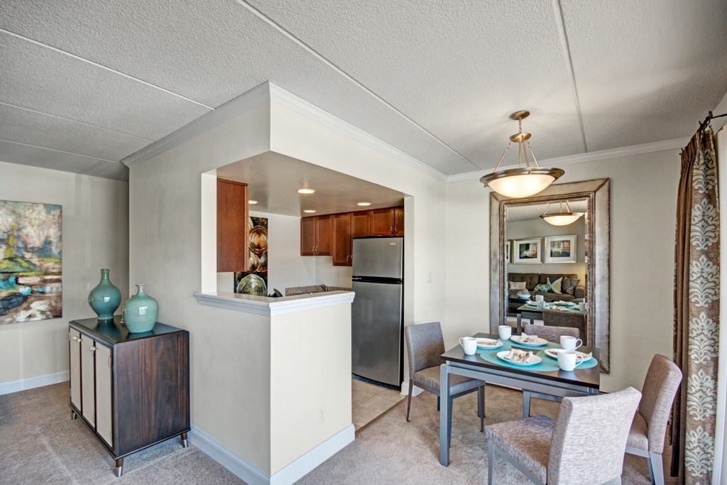 Golf Club Apartments and Townhomes Image 24