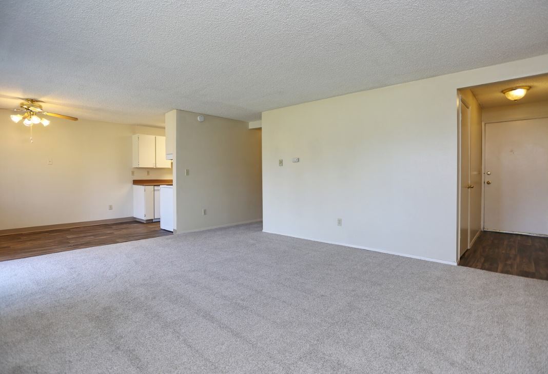 The Courtyard Apartment Homes Image 17