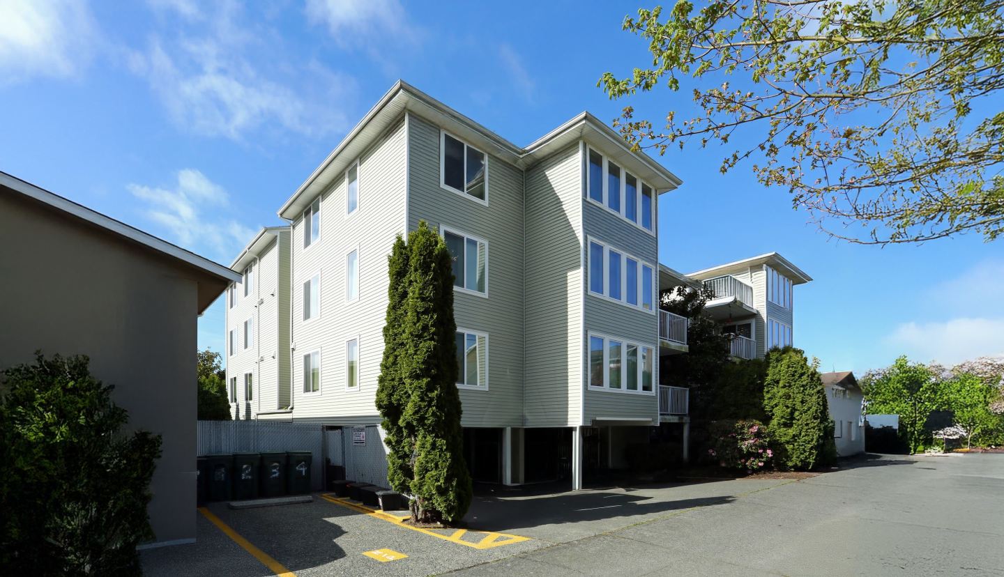 Courtyard Apartments Ballard Image 3
