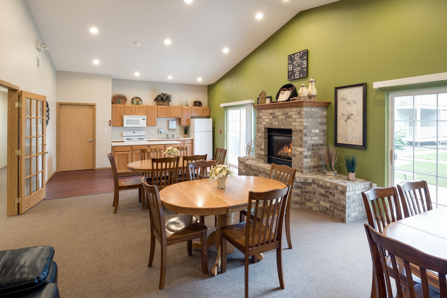 Platinum Valley Apartments Image 13