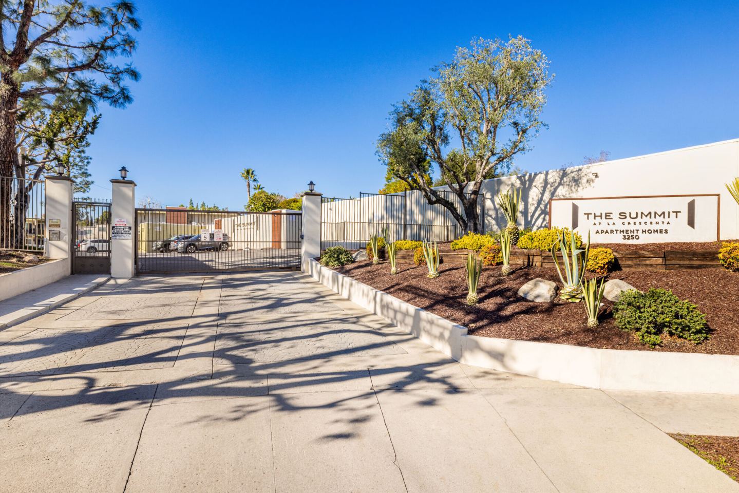 The Summit at La Crescenta Image 16