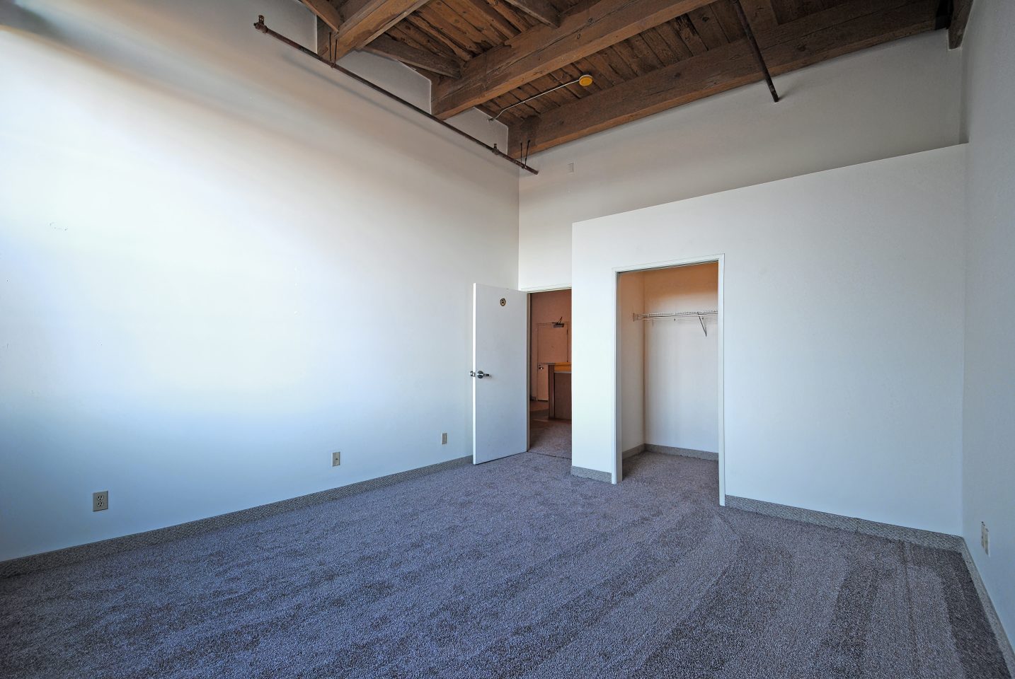 Off Broadway Apartments Image 7