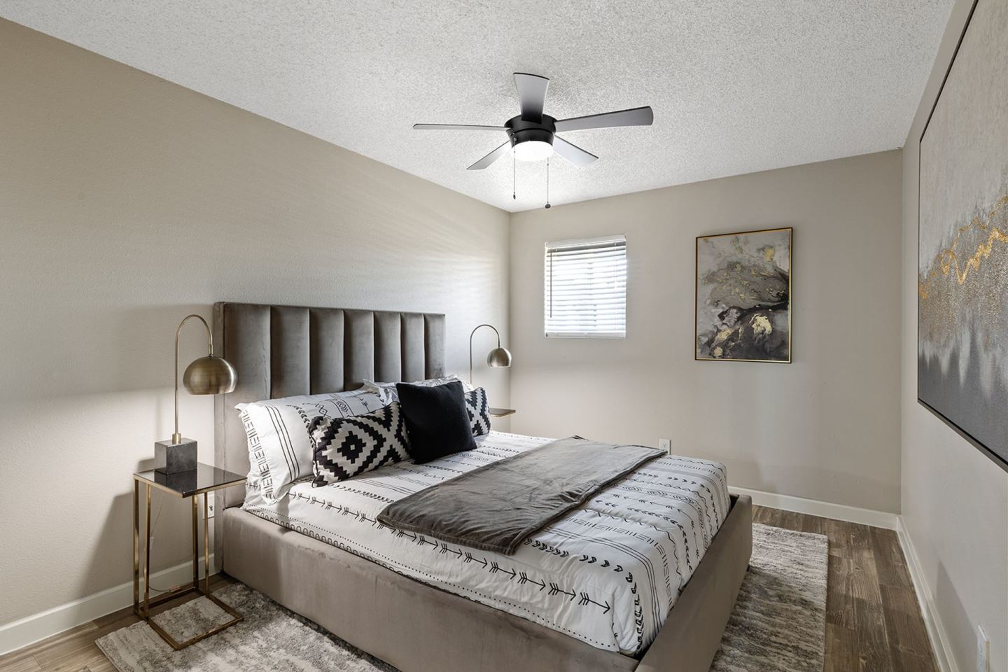Camelback Village Apartments Image 3