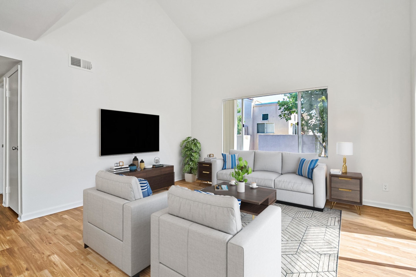 Riverpark apartment homes Image 43