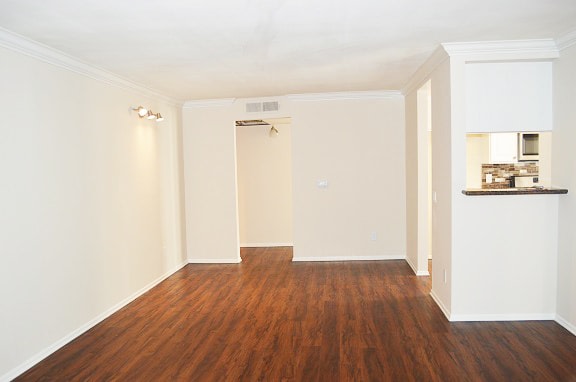 Valley Apartments Image 12