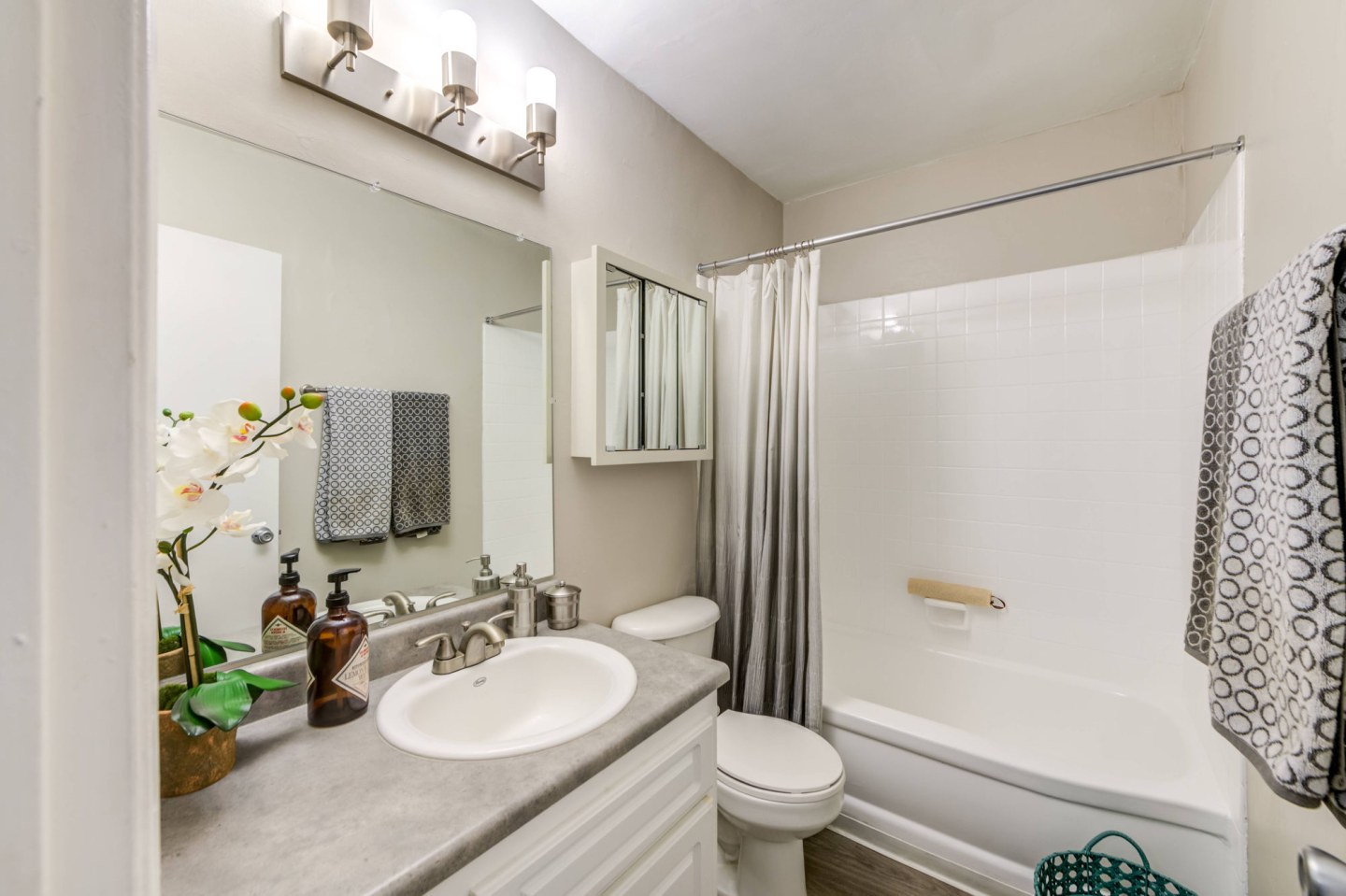 Emerald Hills Apartment Homes Image 20