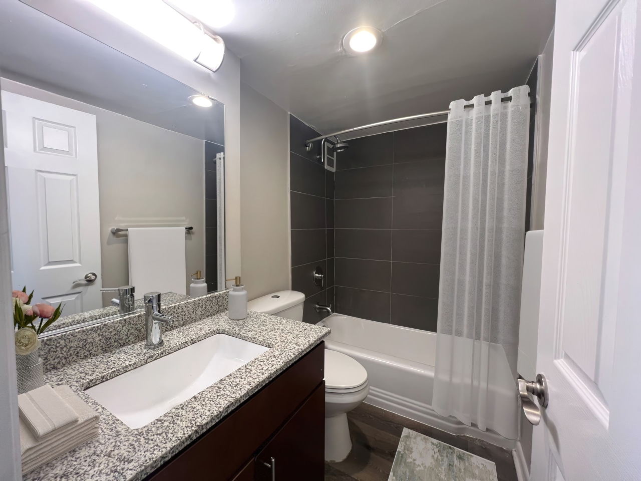 The Falls at Roland Park Apartments Image 20