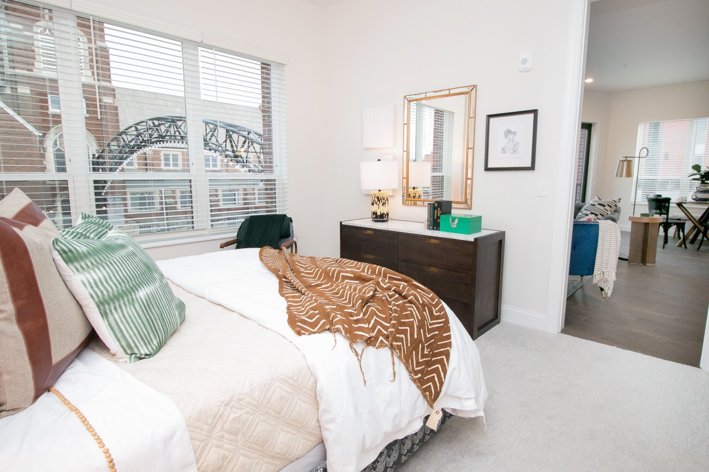 Luxe 23 Image 12