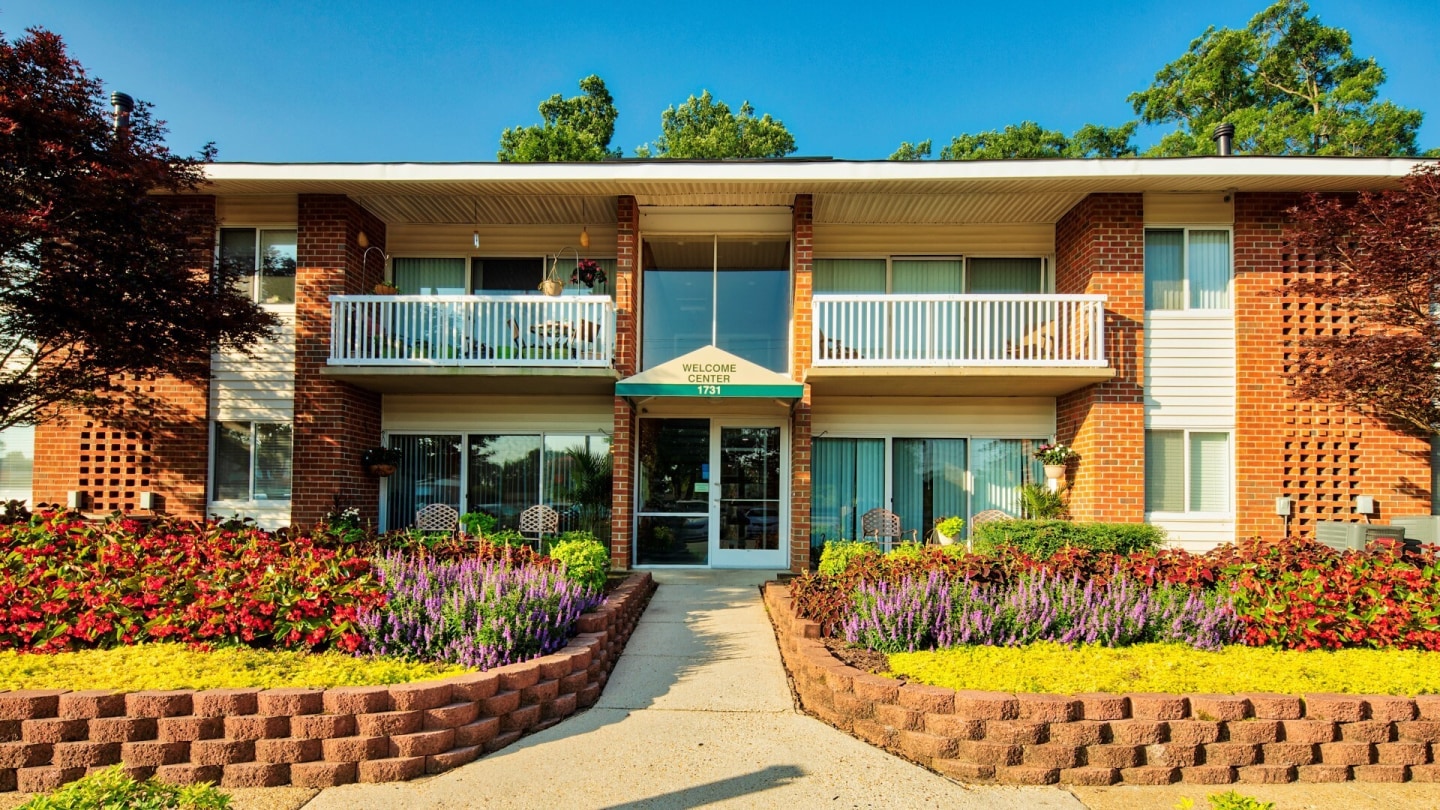 Pinewood Gardens Apartments Image 2