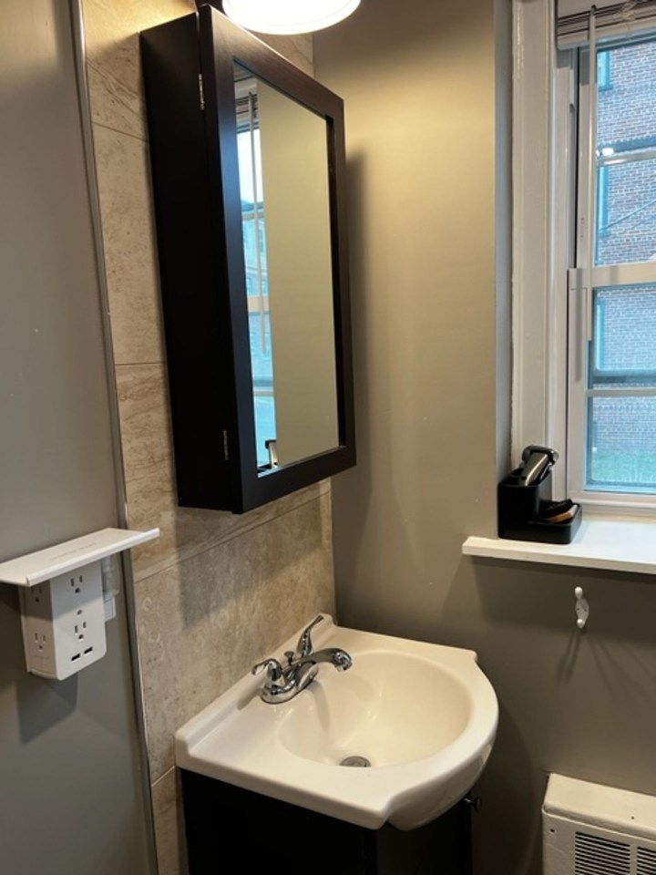 672 Franklin Place E Image 13