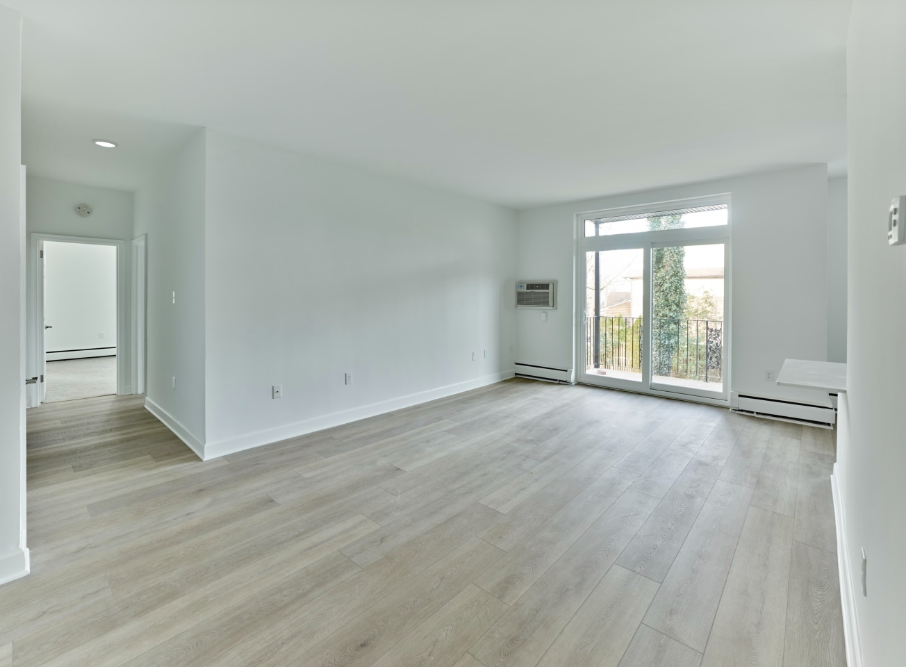 Crestwood Apartments Image 5