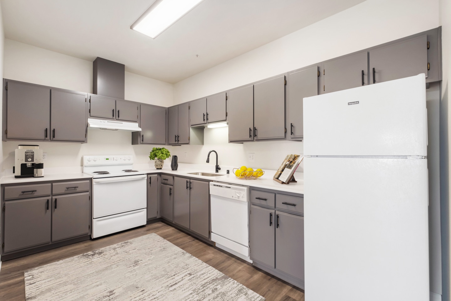 Shoreline Village Apartment Homes Image 36