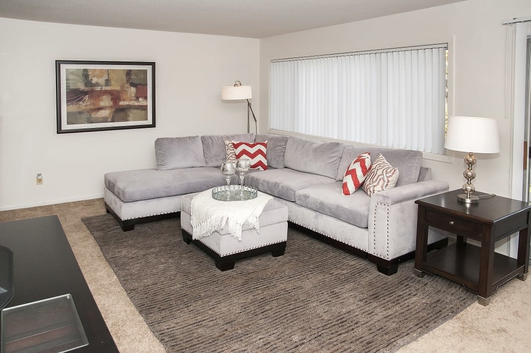 Seasons Park Apartments Image 11
