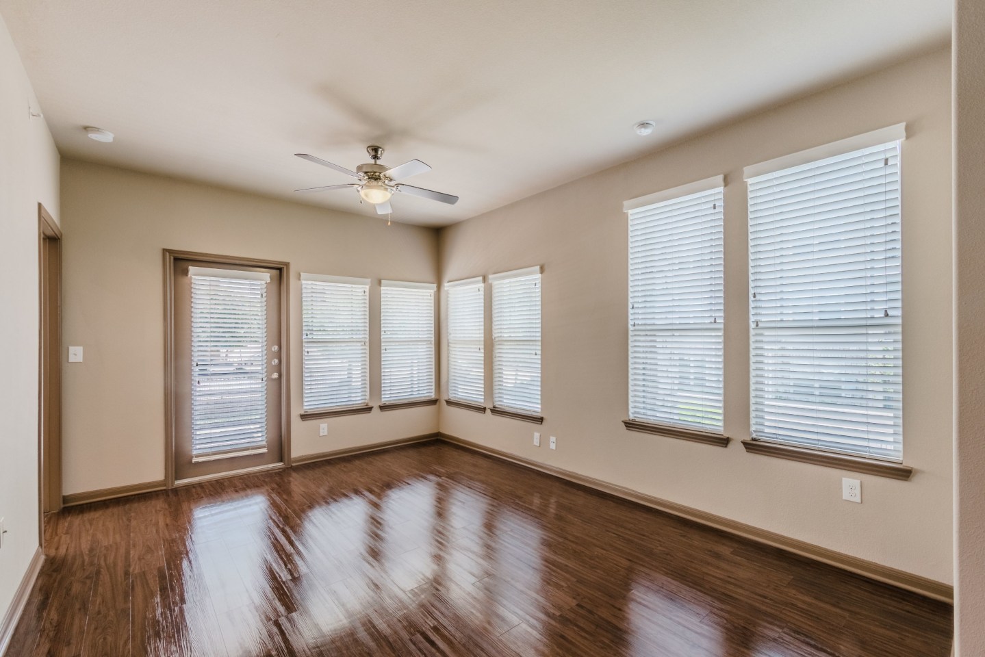 Lakewood Flats Image 33