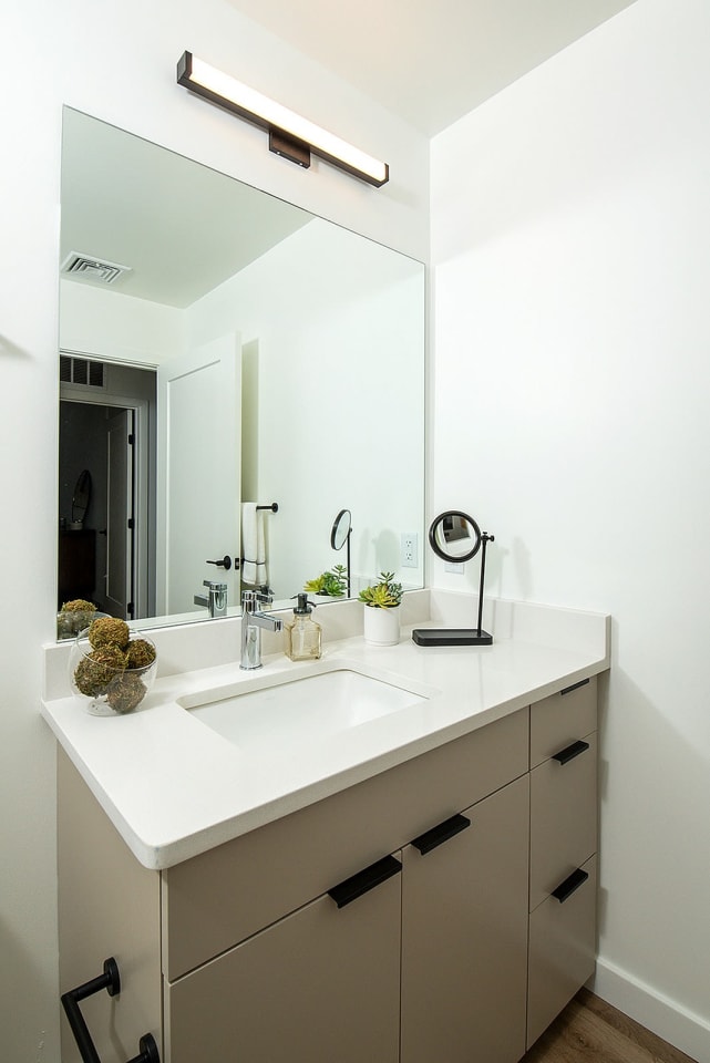 202 Queen Image 22