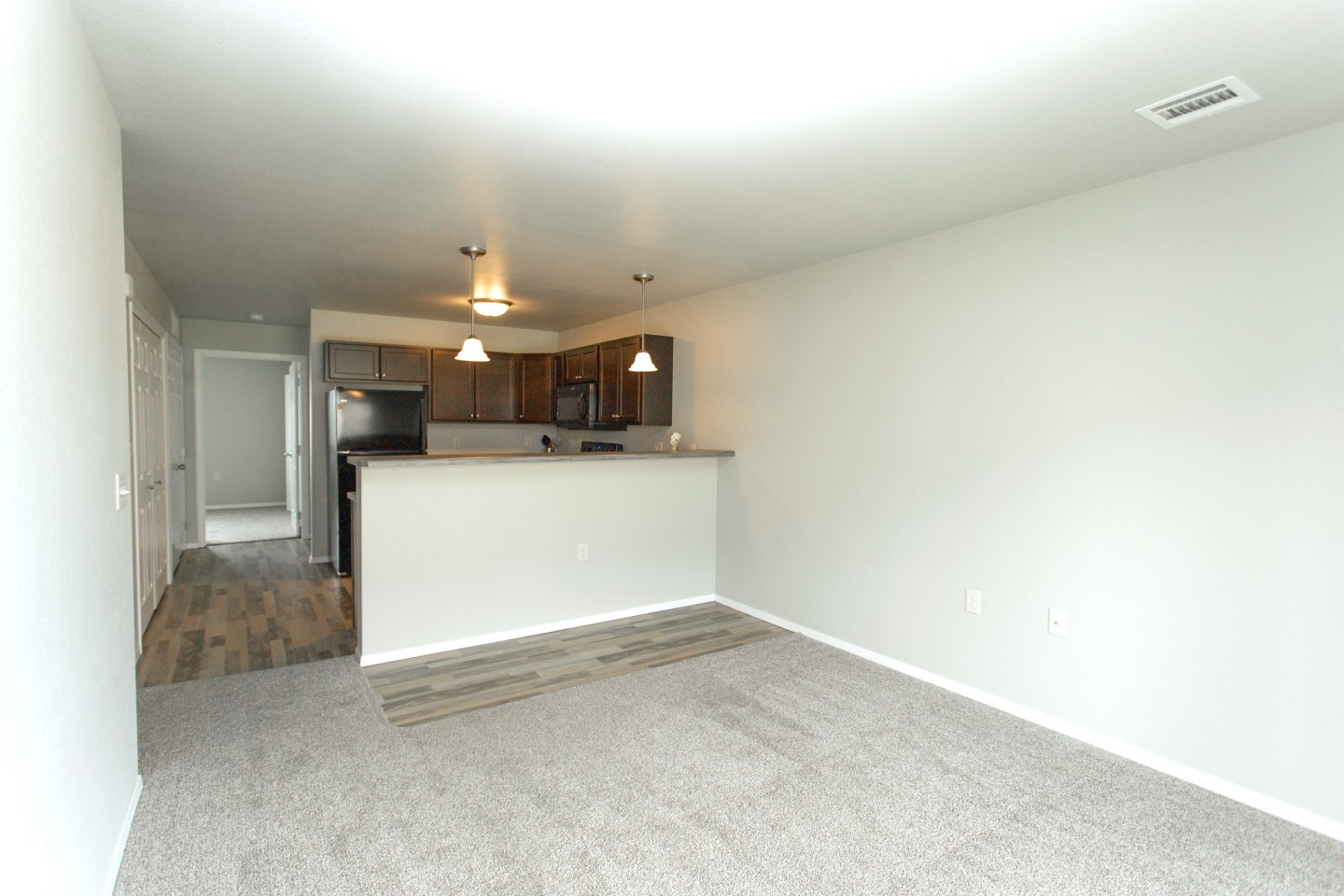Thelin Center Apartments Image 4