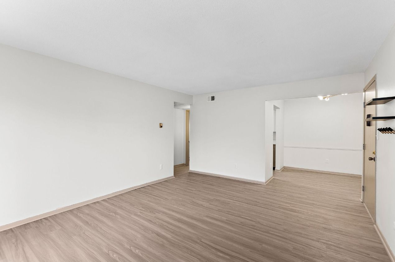 Oval Spring Apartments Image 10