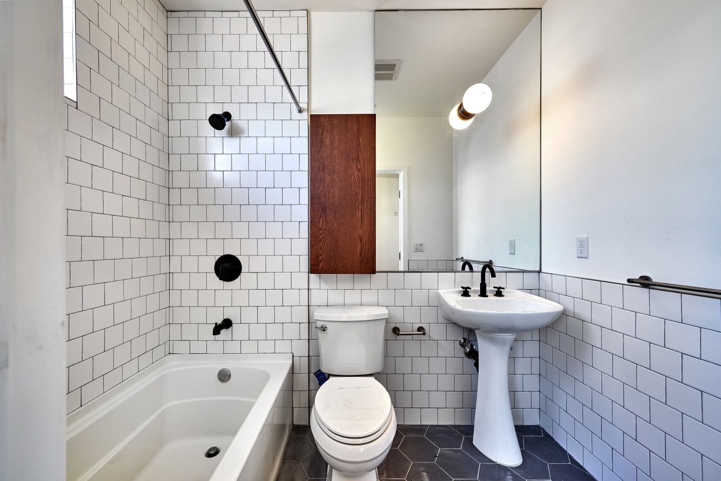 2600 S Catalina Street - Co-Living Image 8