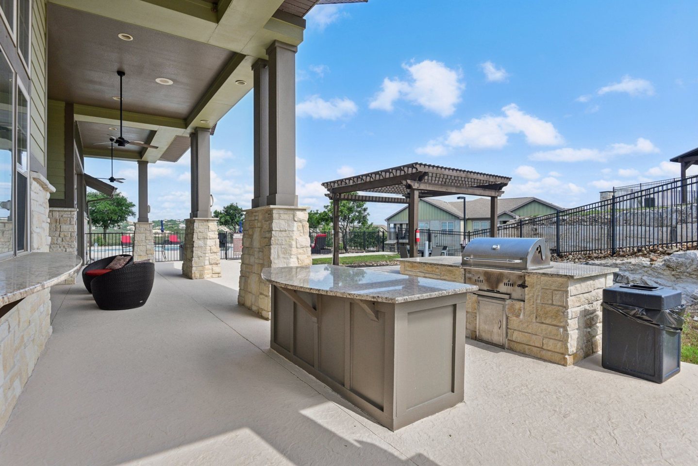 Overlook at Stone Oak Park Apartments Image 18