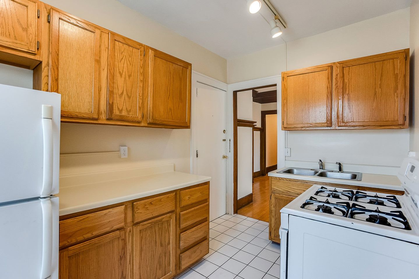 2124 Garfield Avenue South Image 9