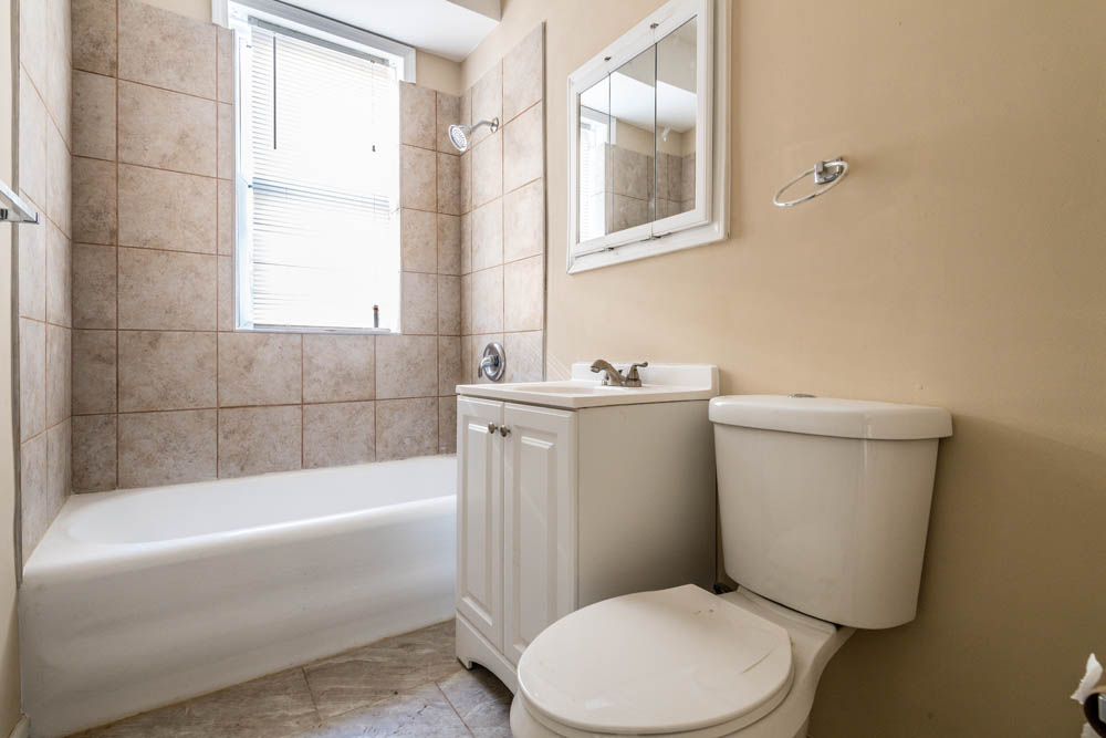 109 N Laramie Ave Image 12