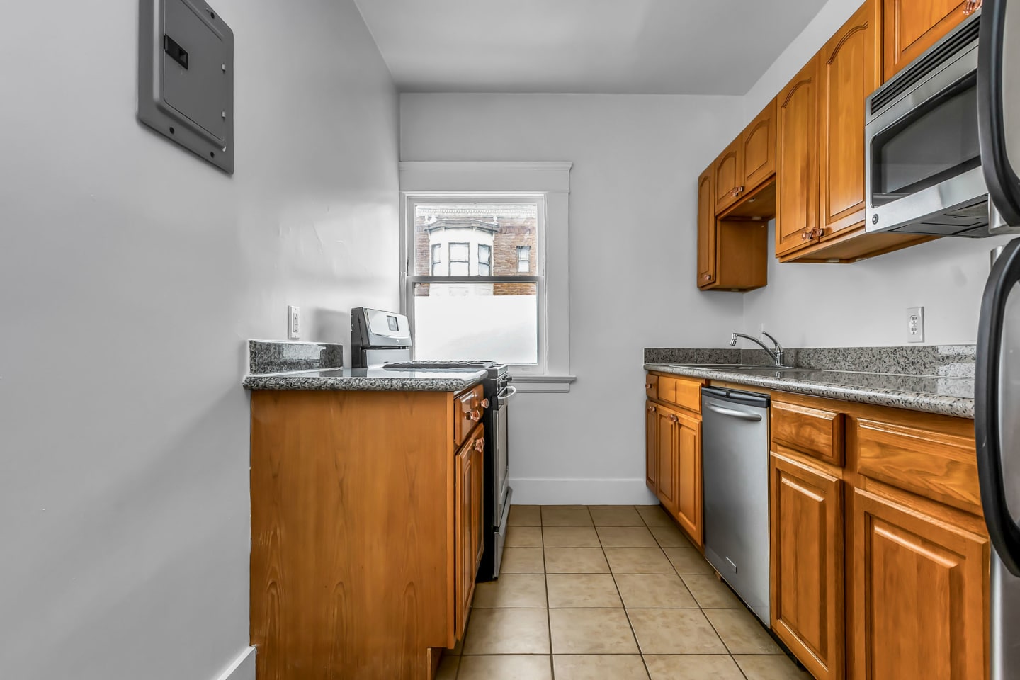 925 PIERCE Image 5