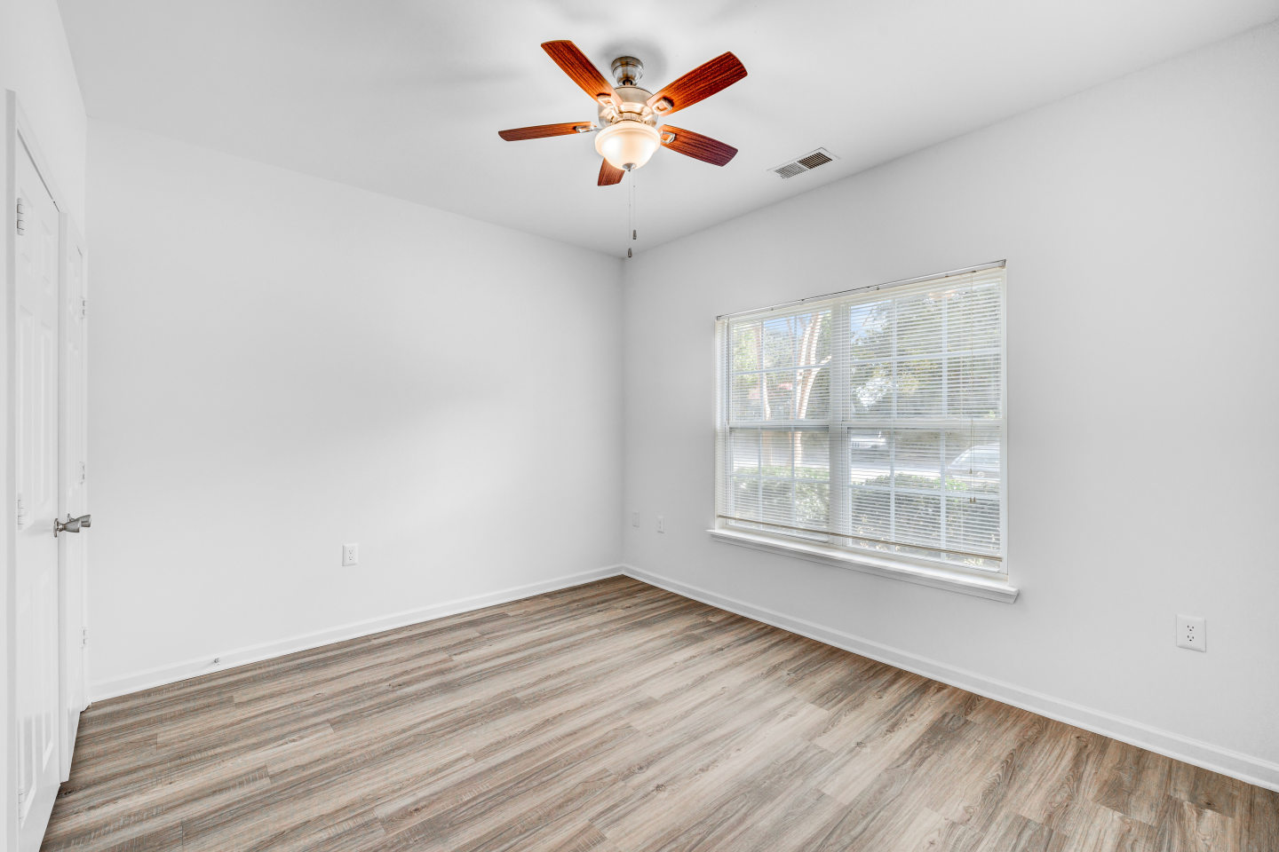 Flats at Leland Image 15