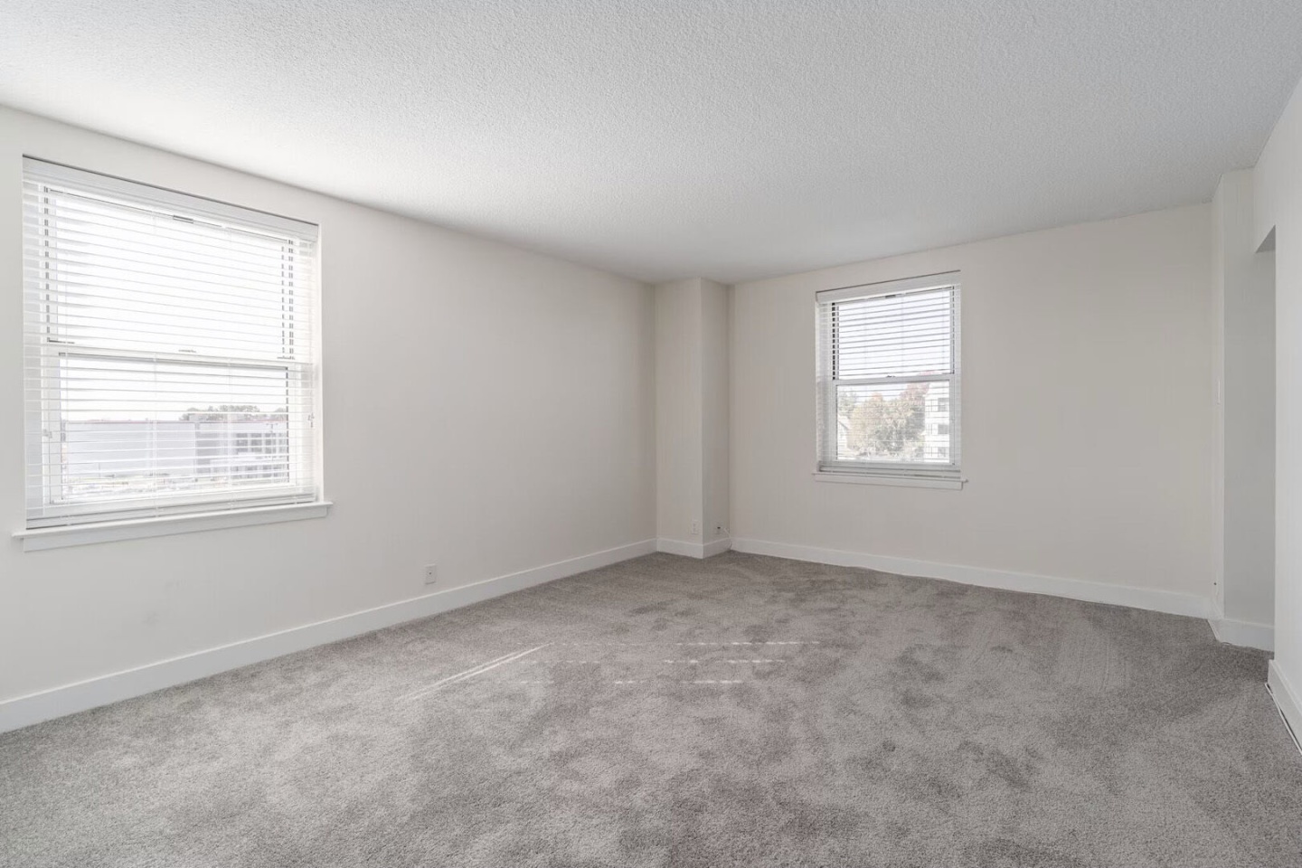 Plaza Apartments Image 38