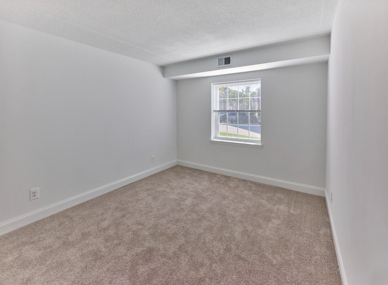 Delmont Apartments Image 8