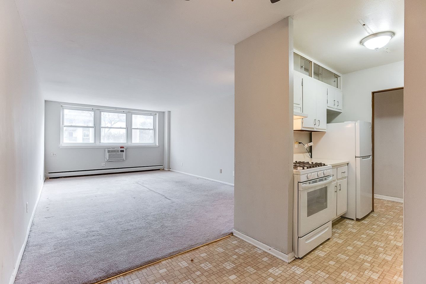 Eat Street Apartments Image 17