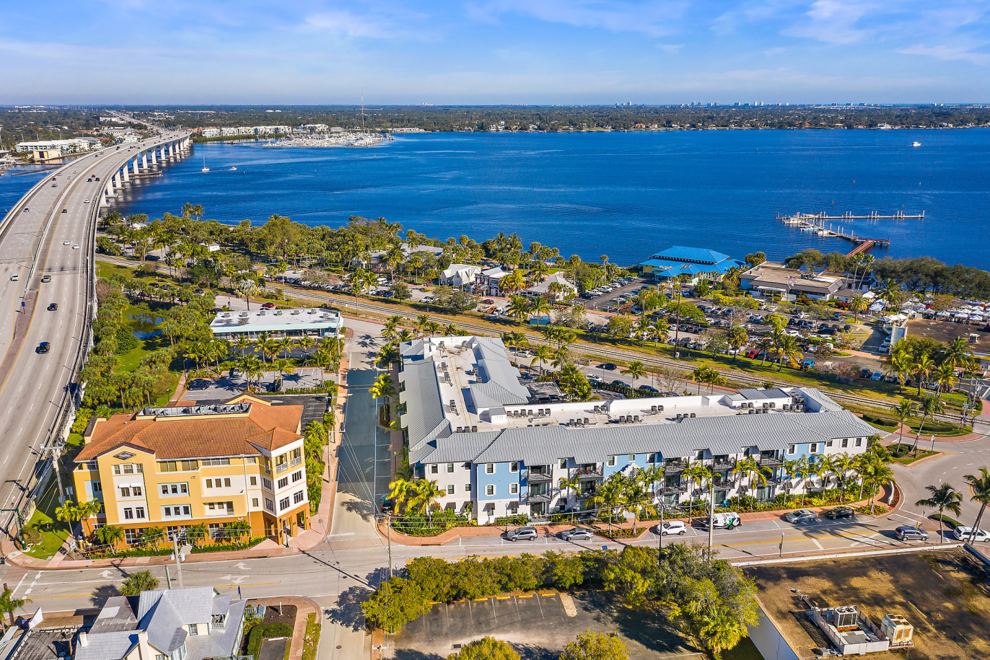 Azul Luxury Image 23