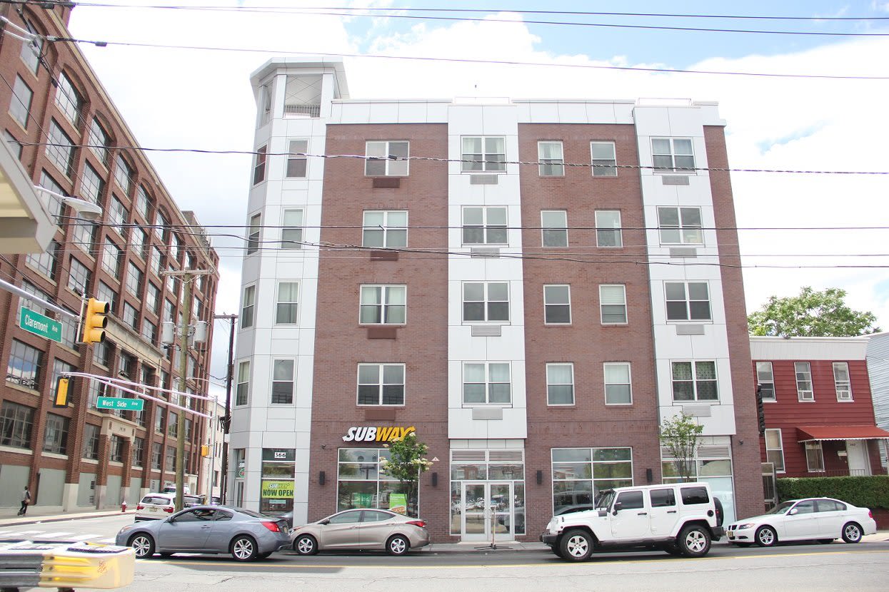DVORA 366 West Side Image 1