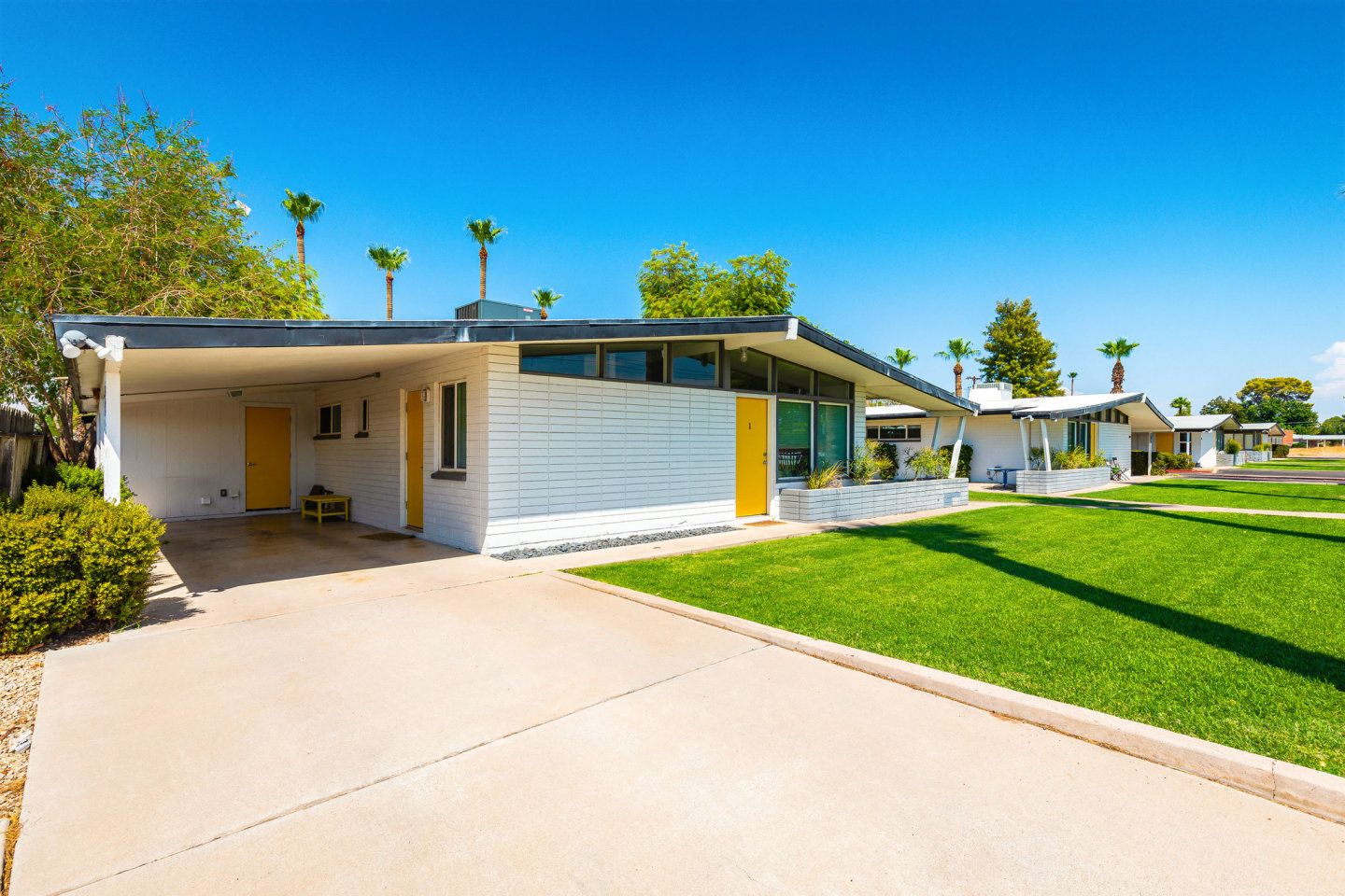 Modern Retro Living Image 10