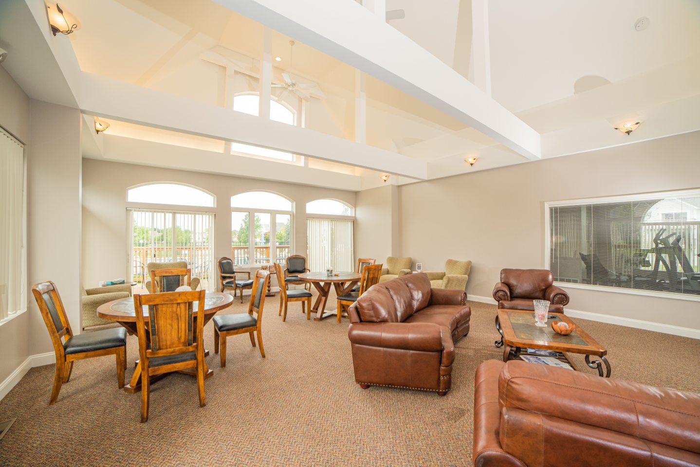 Cambridge Club Apartments Image 9