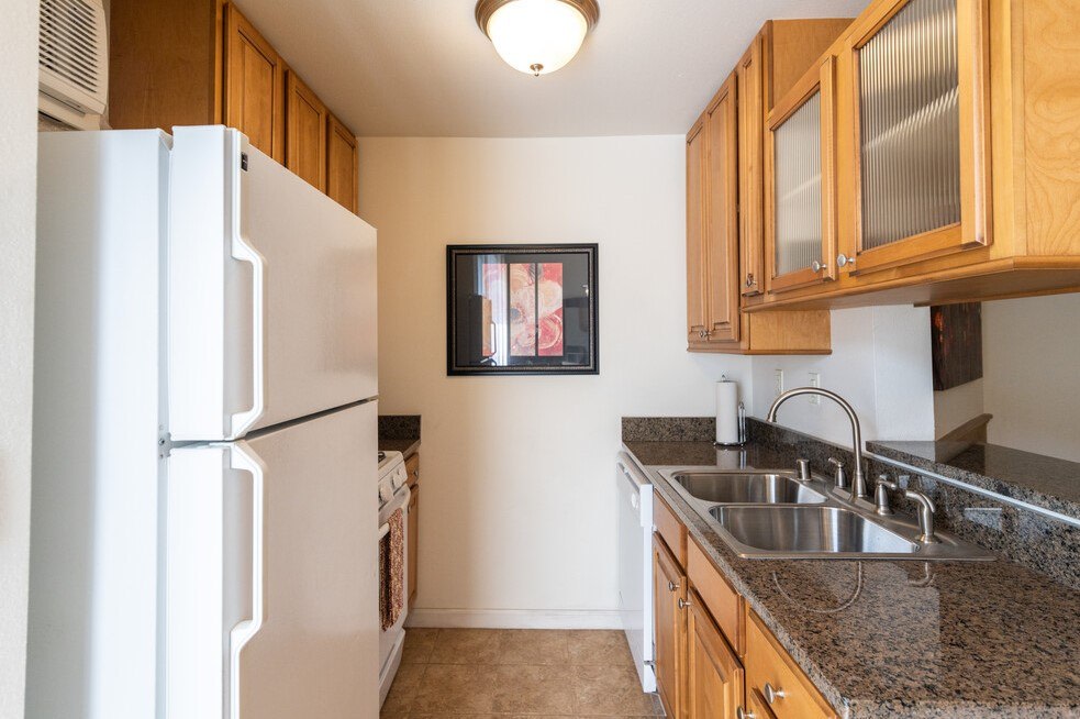 Clarington Apartments Image 16