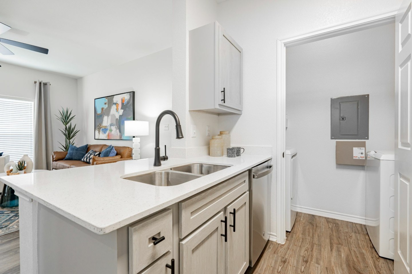 9th St Apartment Image 10