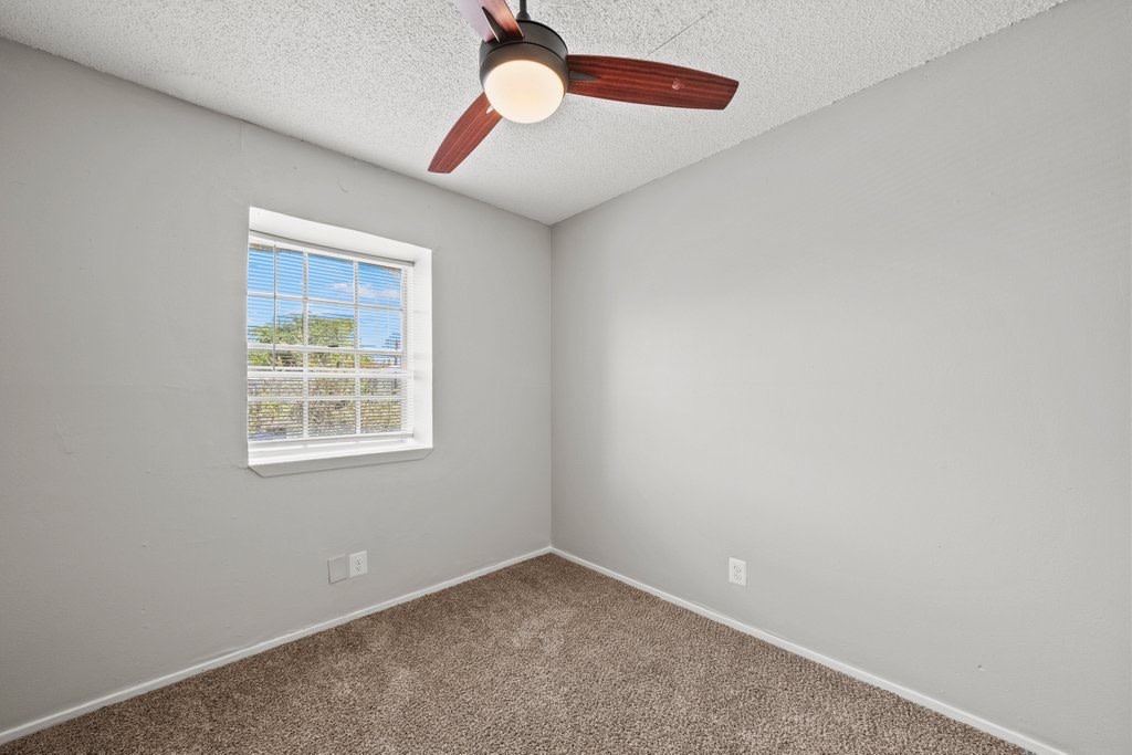 The Lynx Apartments and Townhomes Image 11