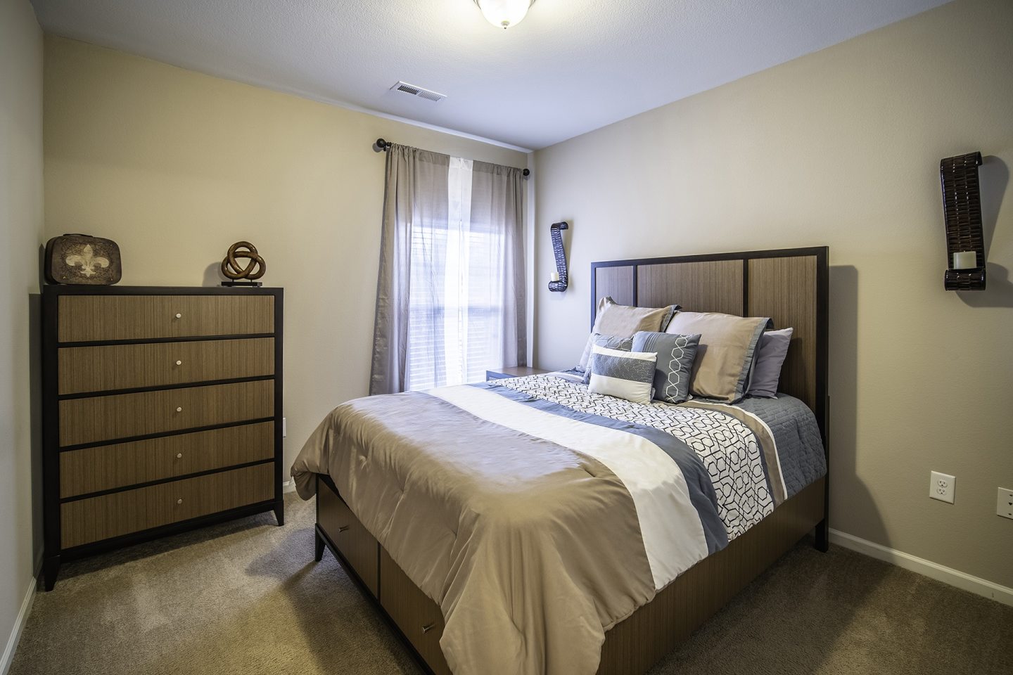 Vintage Creekwood Park Apartments Image 17