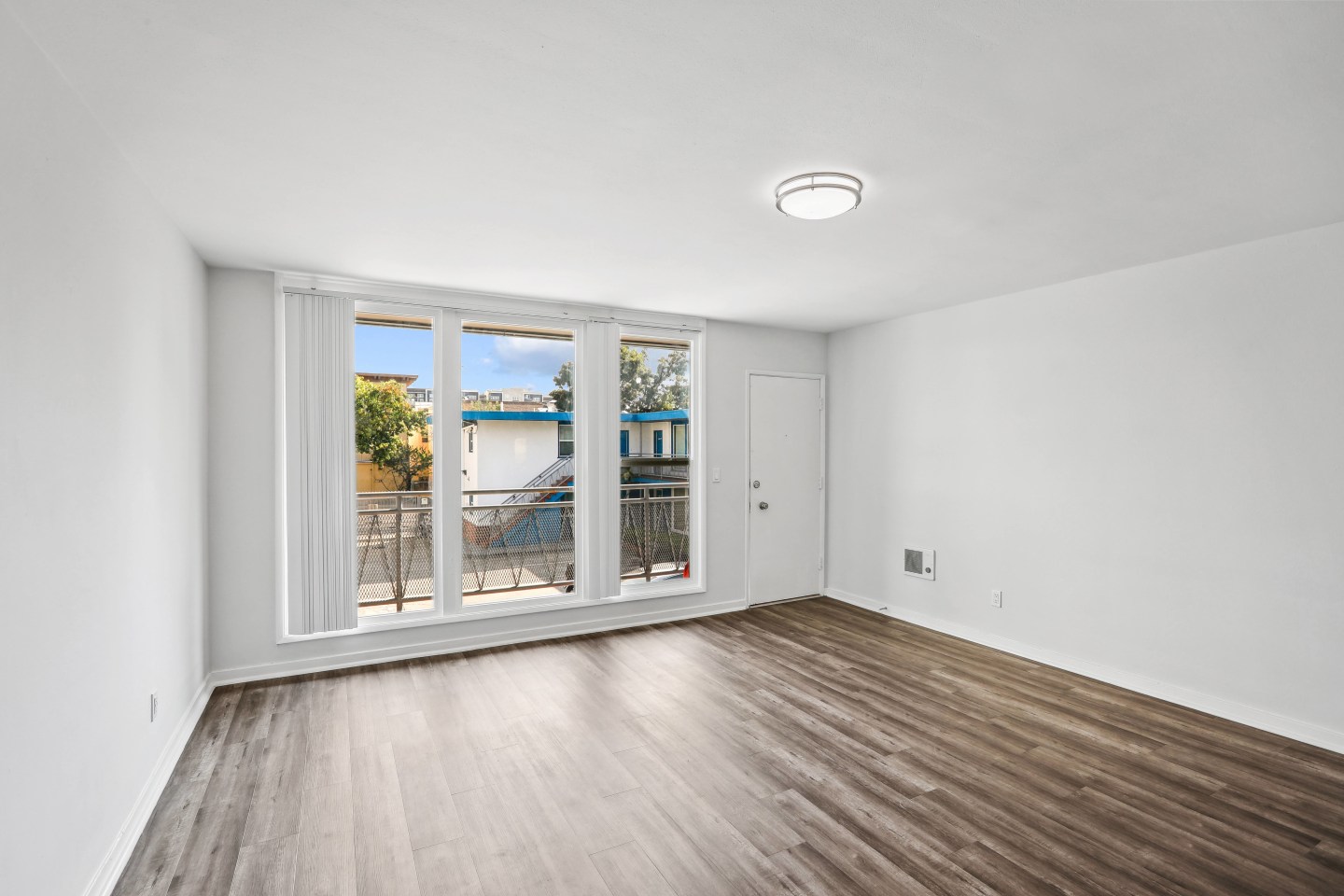 444 28th Street Apartments Image 11