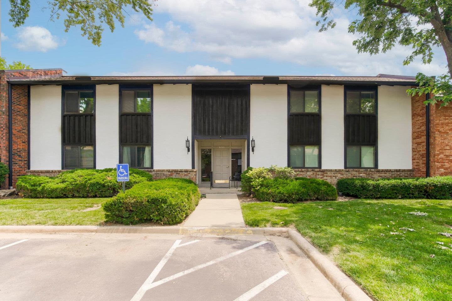 Villa Medici Apartments and Townhomes  Image 9