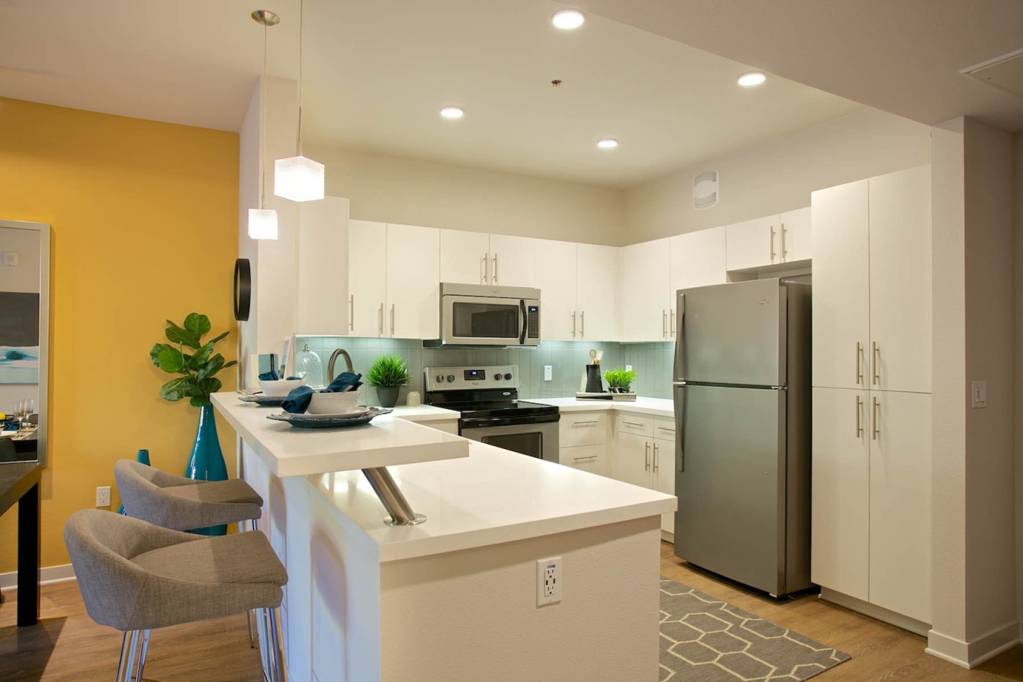360 Luxury Apartments Image 20