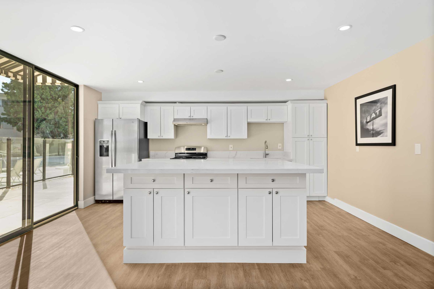 Summerview Beach Resort Luxury Apartments Image 40
