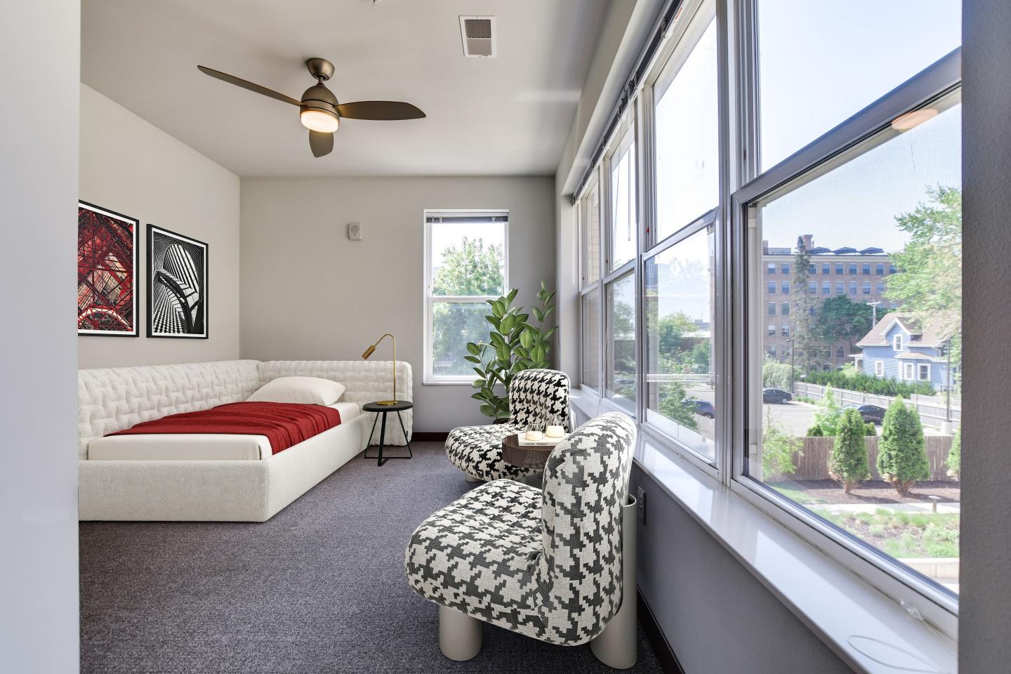 700 East Image 12