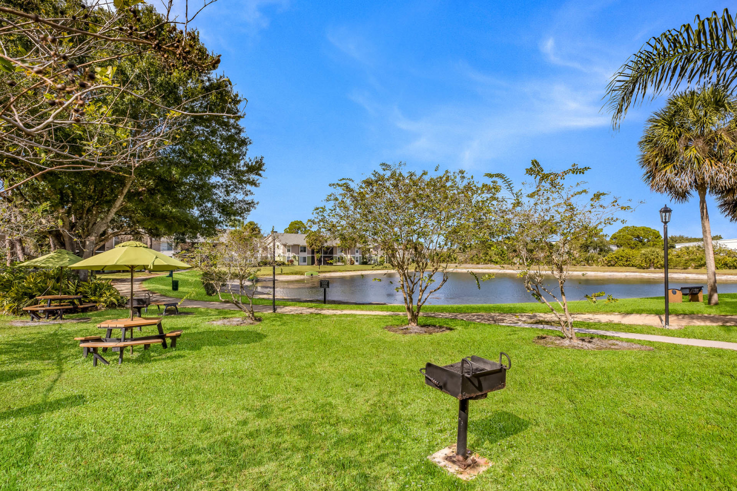 Lakeside Glen Image 20