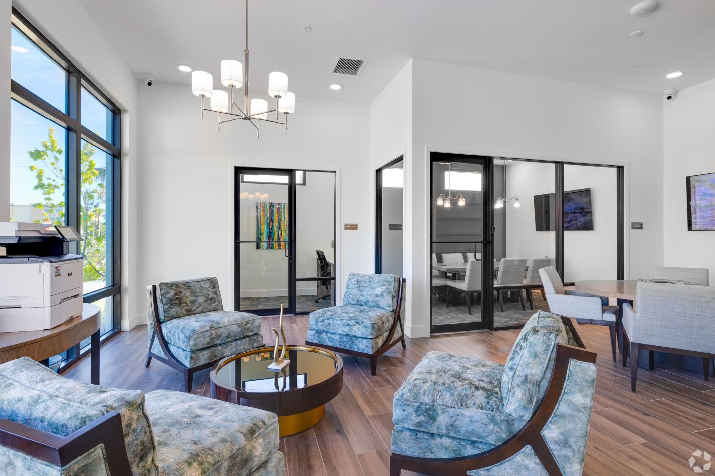 Imperial Crossing Luxury Apartment Homes Image 9