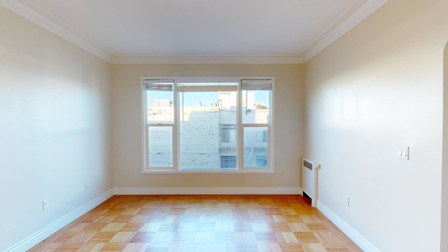 1660 Bay Image 3