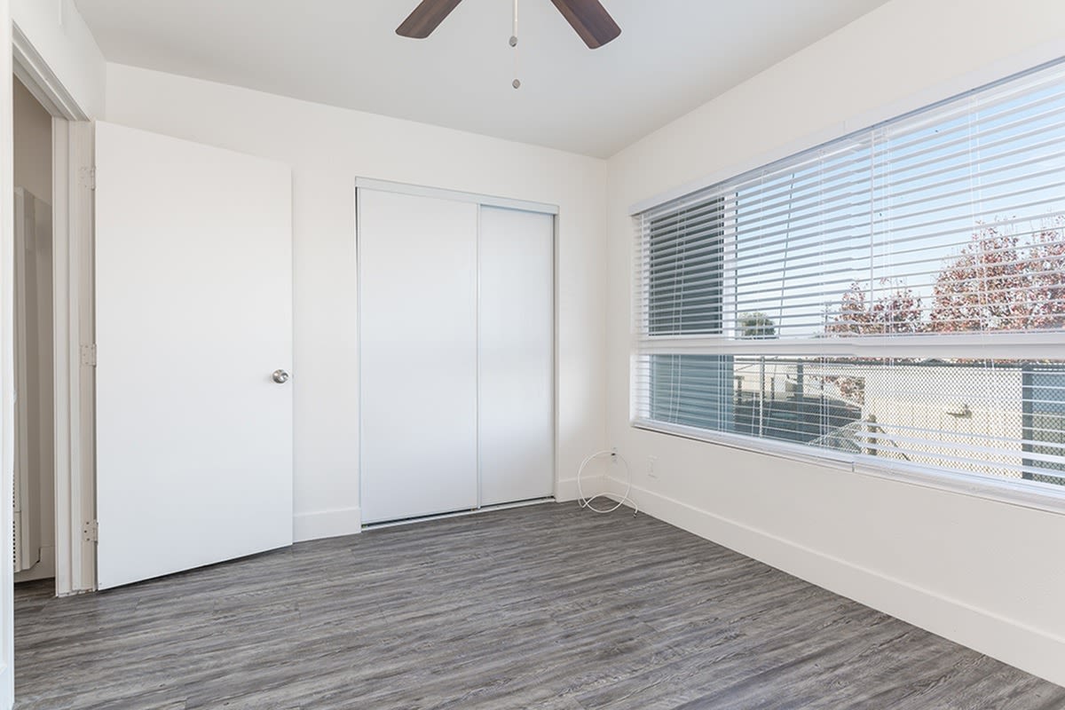 Laurel Pointe Image 4