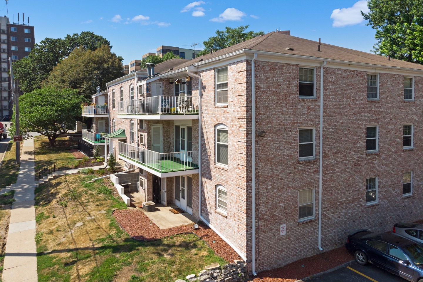 31st Street Apartments Image 1