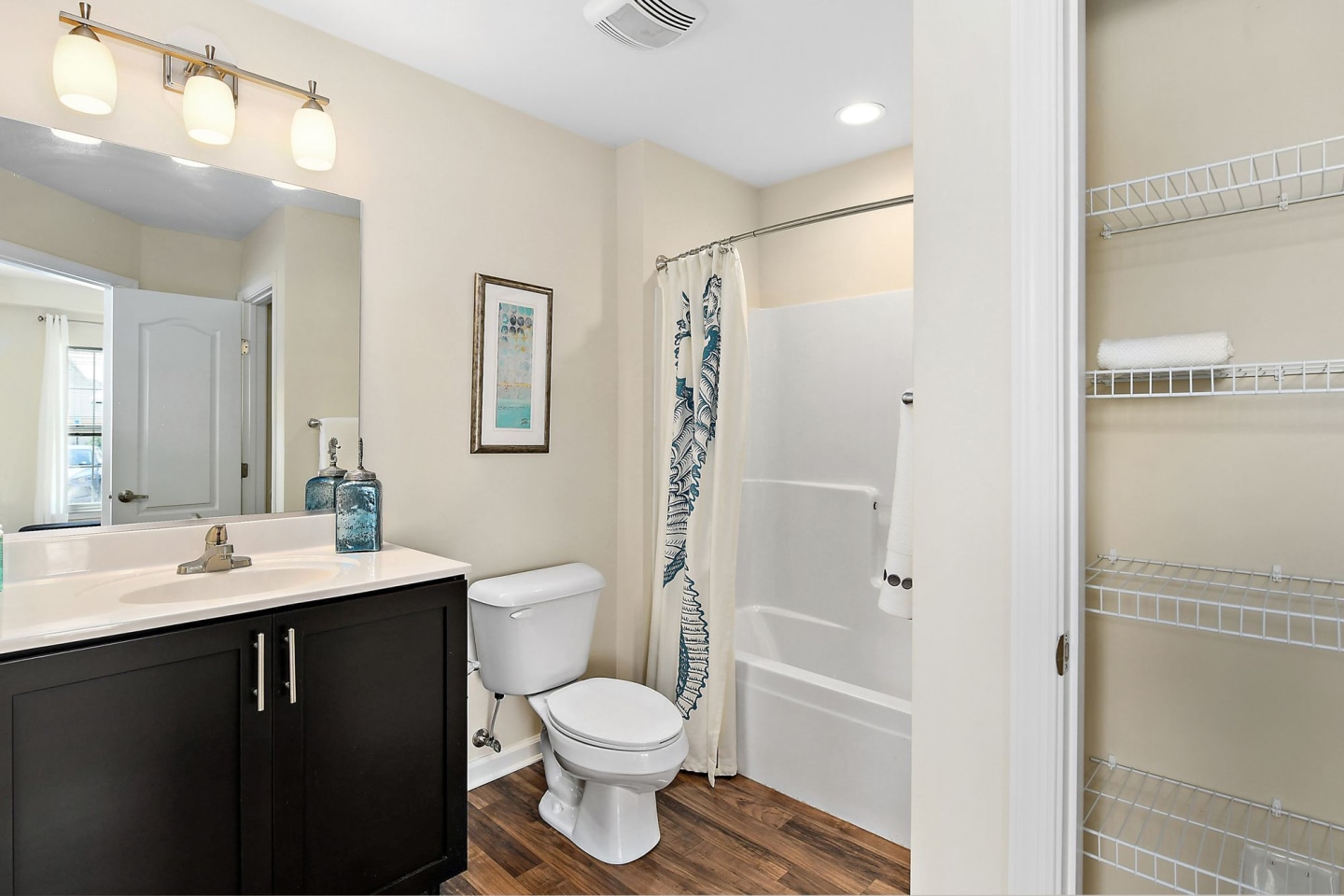 Ocean Aisle Luxury Apartment Homes Image 10