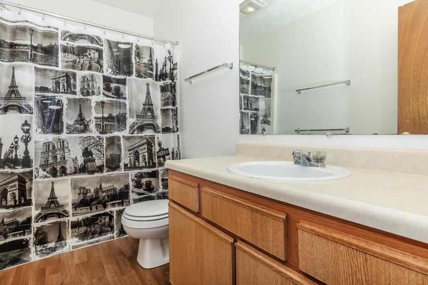 Hoosier Court Apartments Image 31